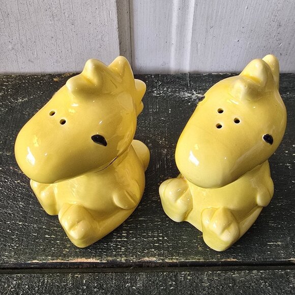 Peanuts Woodstock Salt & Pepper Shaker Set Ceramic Yellow Flowers Vintage New - Picture 8 of 16